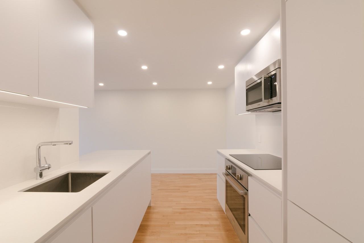 1565 Av Victoria — photo 2