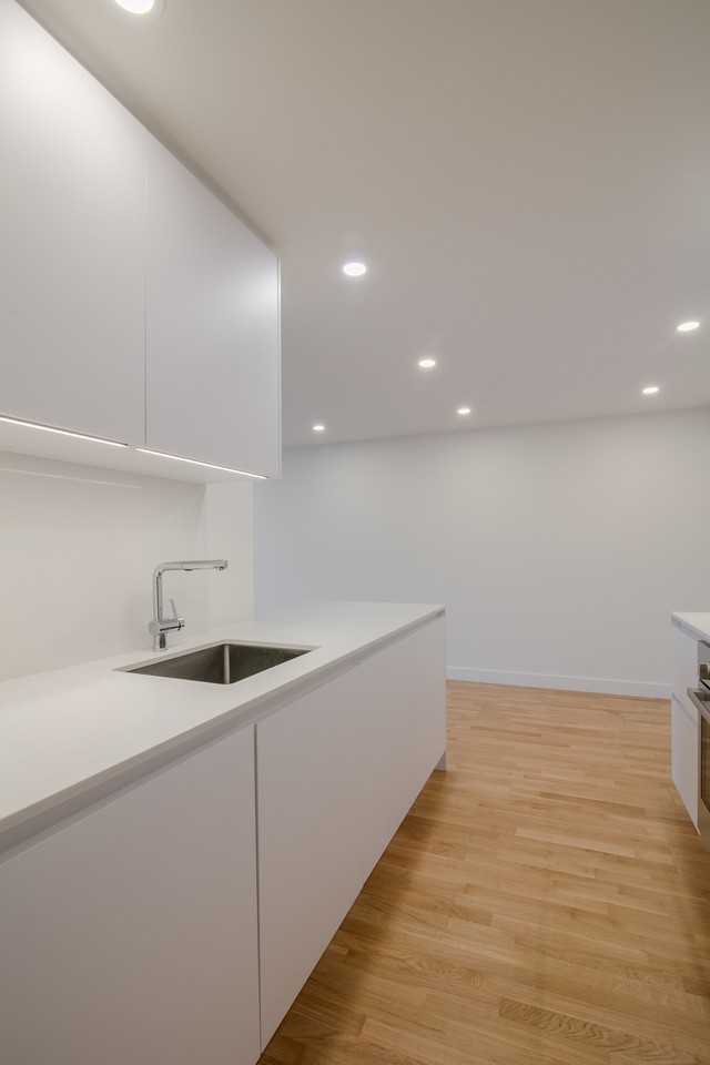 1565 Av Victoria — photo 3