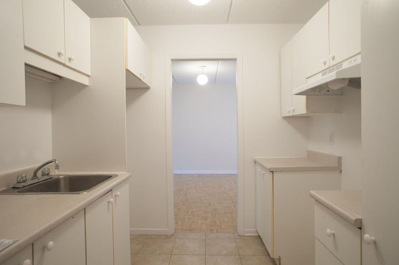 1565 Av Victoria — photo 1