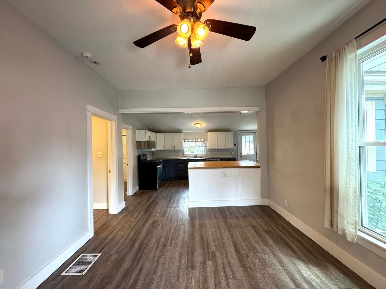 1242 Cottage Ave - Photo 2 of 30