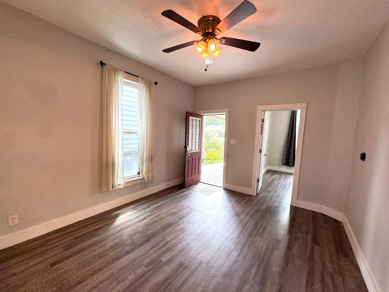 1242 Cottage Ave - Photo 4 of 30