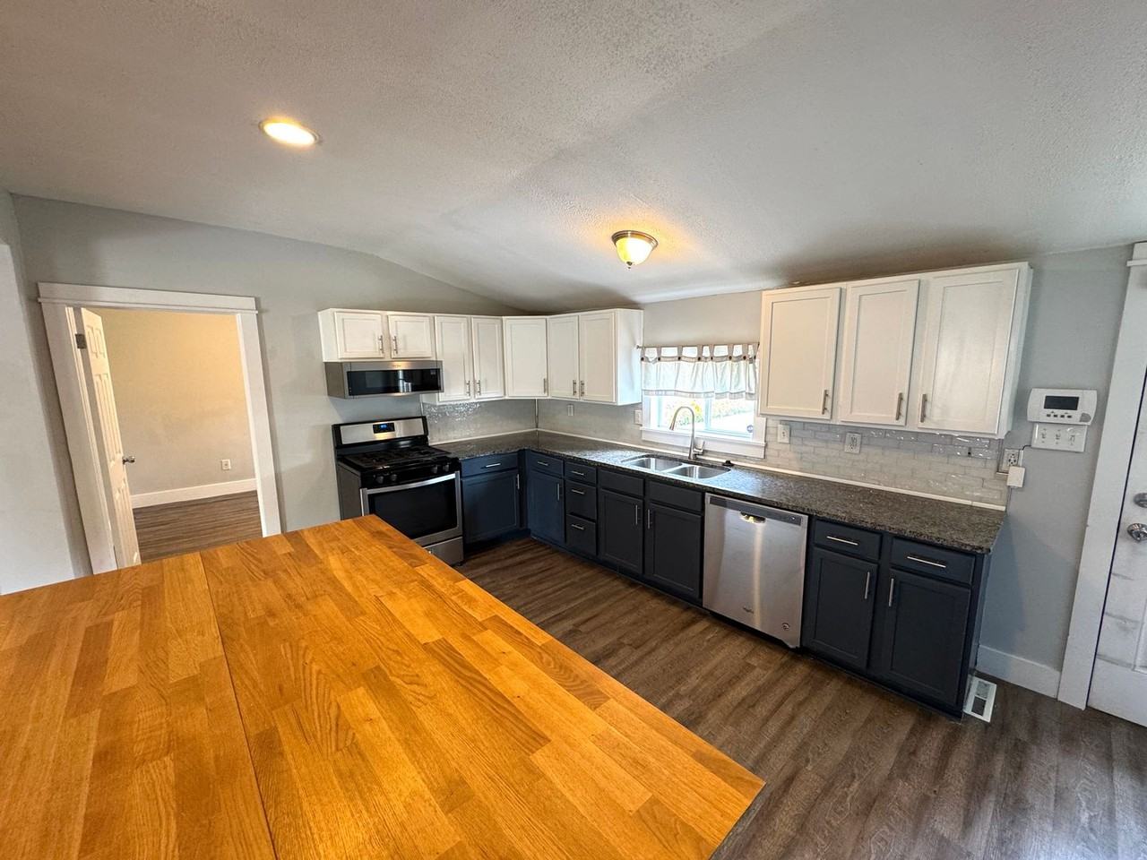 1242 Cottage Ave - Photo 6 of 30