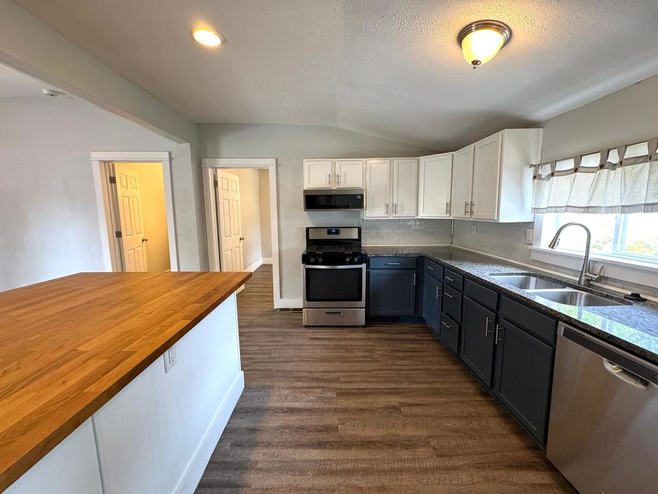 1242 Cottage Ave - Photo 7 of 30