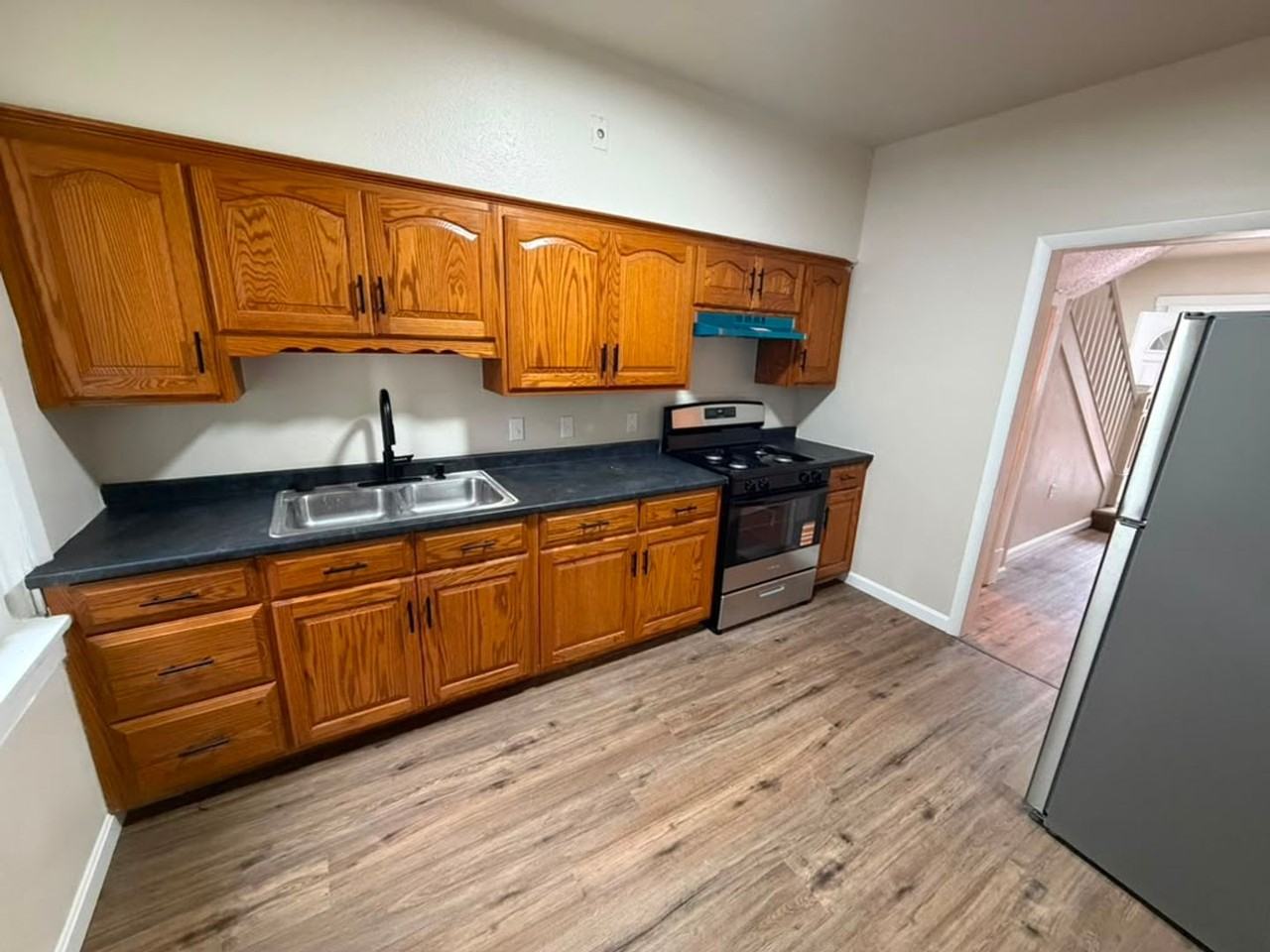 740 Middle Ave - Photo 2 of 12