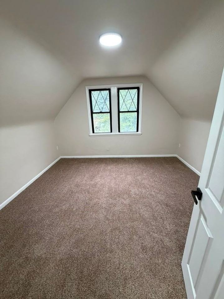 740 Middle Ave - Photo 6 of 12