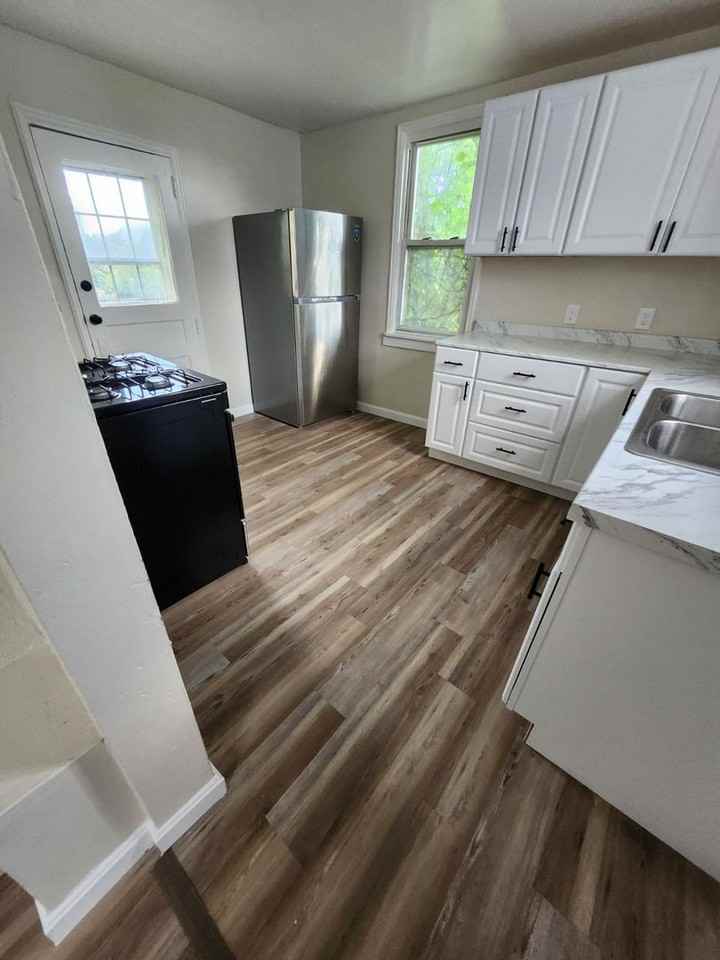 812 Spring St - Photo 4 of 6