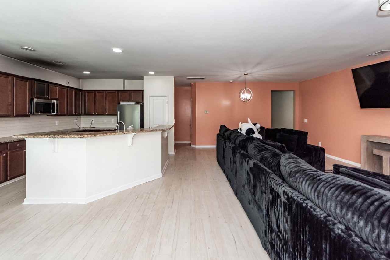 245 Swamp Creek Ln - Photo 7 of 35