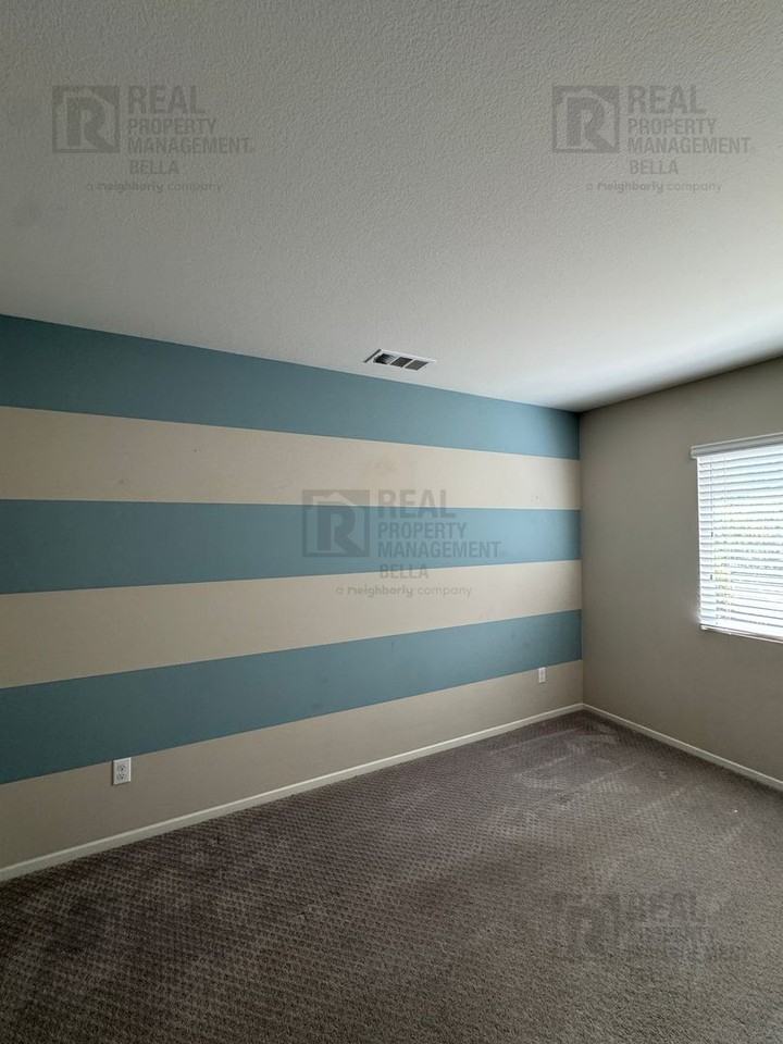 31372 Mckenna Ct - Photo 7 of 50