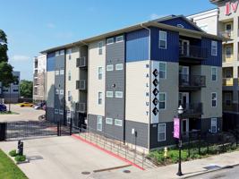 featured image of 450 E Walnut St