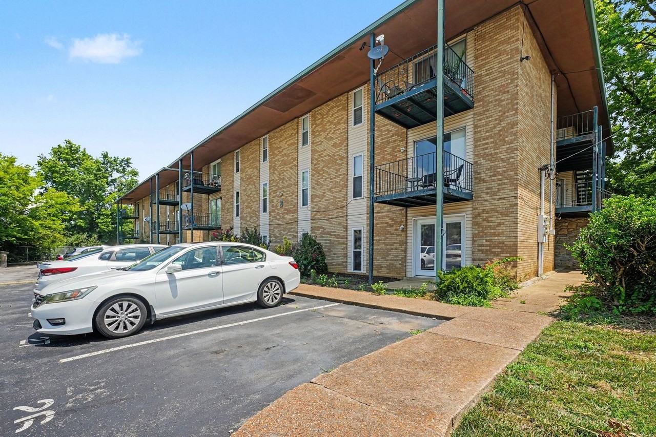 555 N Dupont Ave #26