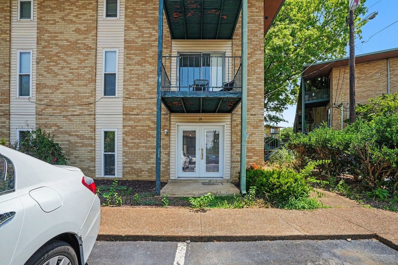 555 N Dupont Ave #26 - Photo 2 of 13
