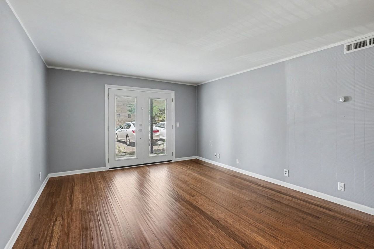 555 N Dupont Ave #26 - Photo 4 of 13