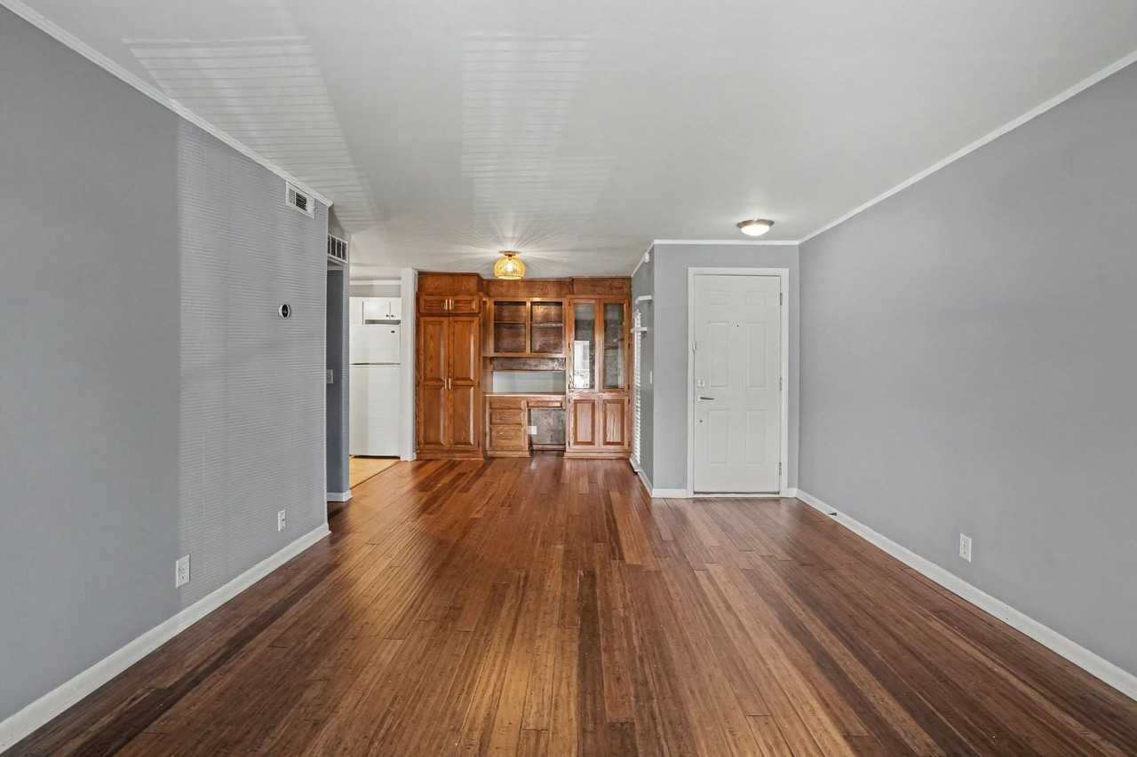 555 N Dupont Ave #26 - Photo 5 of 13