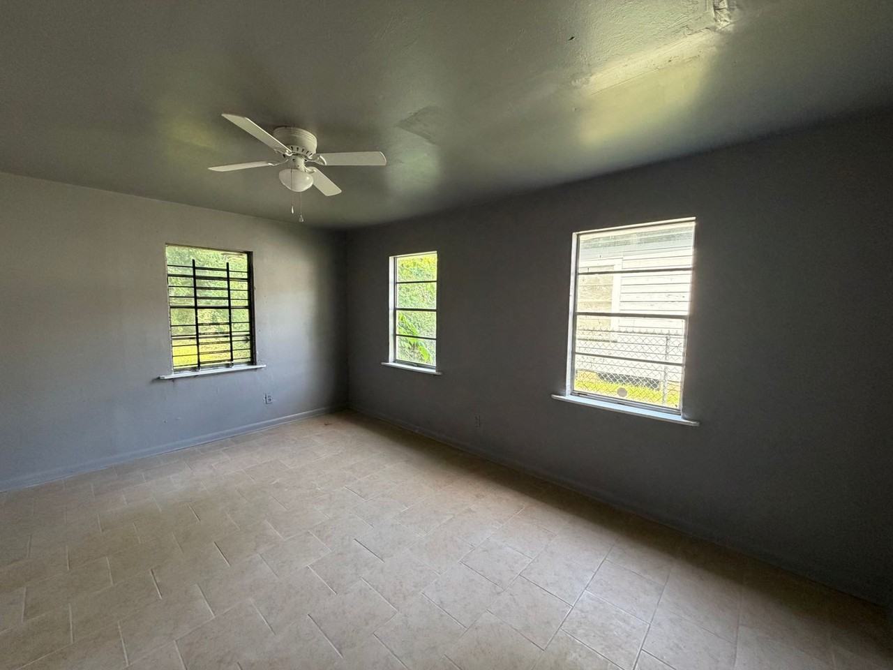1844 Nicholson St - Photo 3 of 10