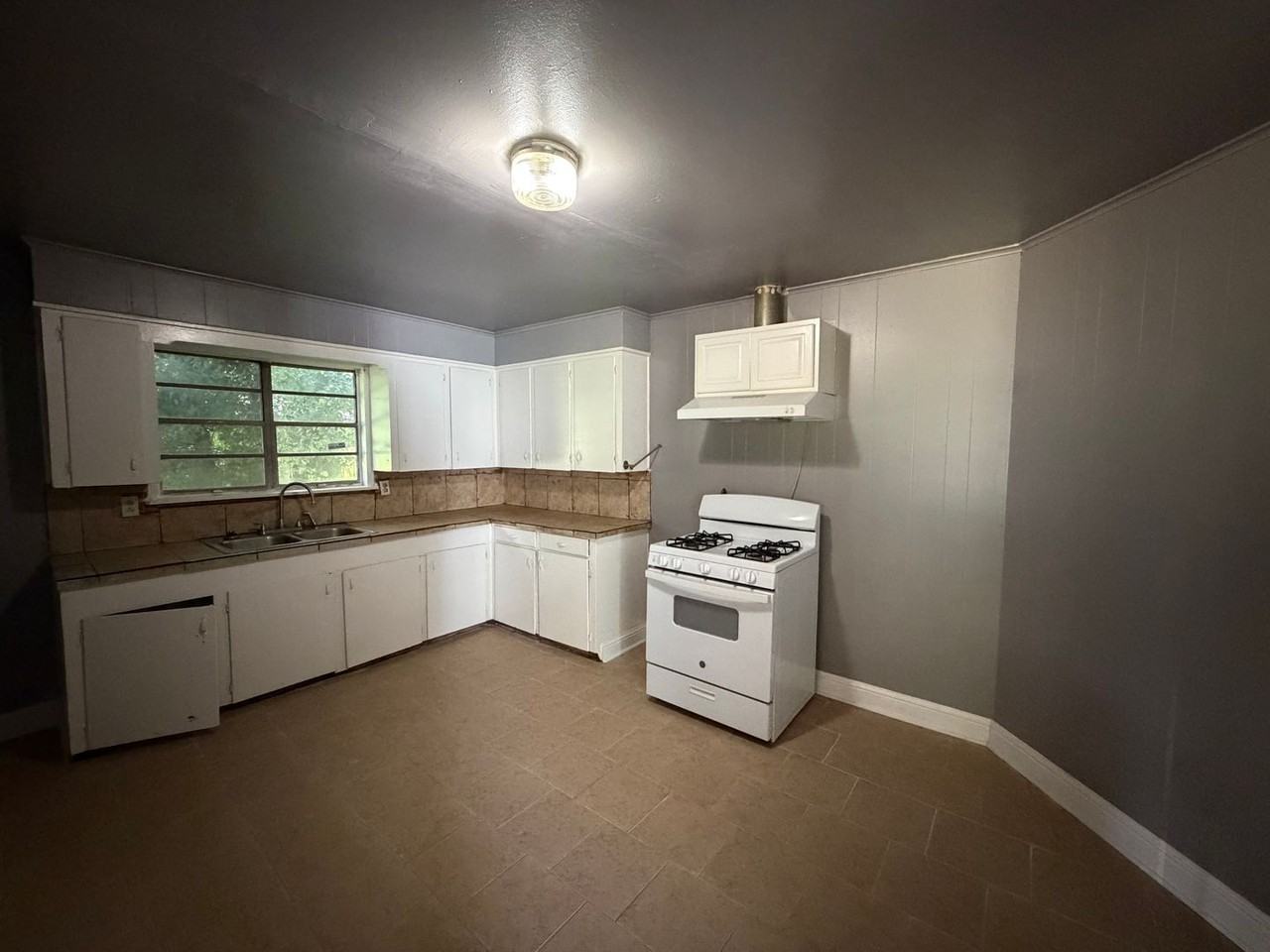 1844 Nicholson St - Photo 4 of 10