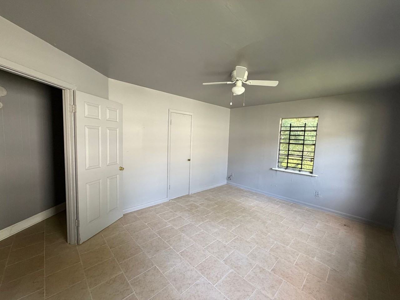 1844 Nicholson St - Photo 5 of 10