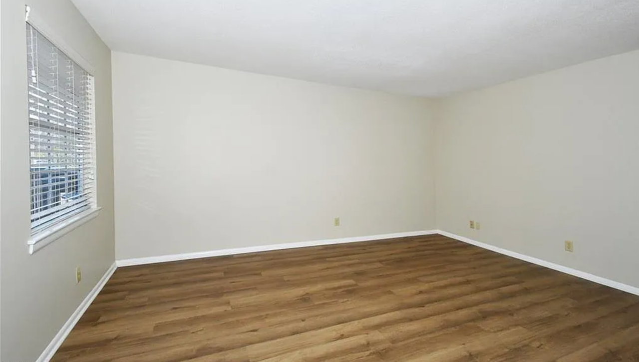 3812 Country Club Rd - Photo 7 of 13