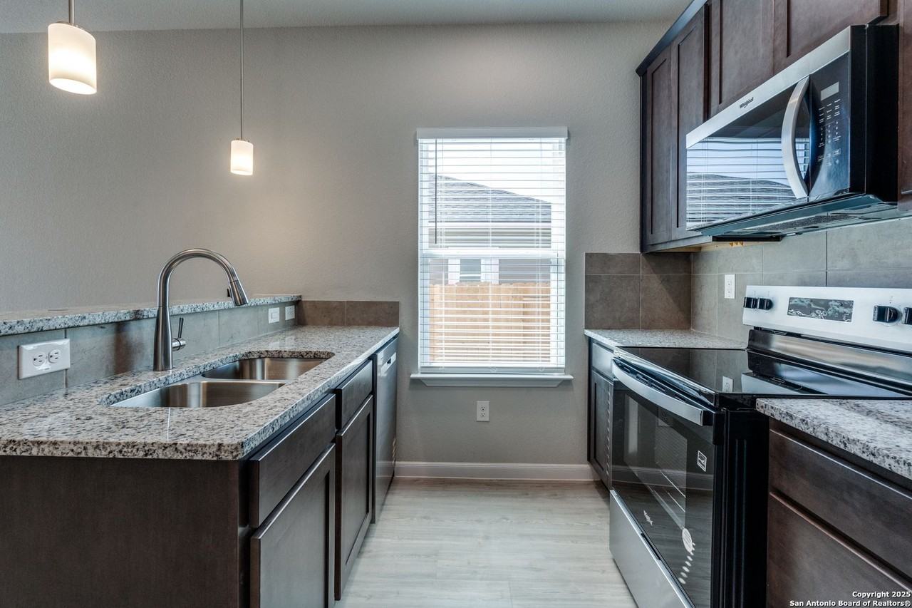 433 Trefger St - Photo 7 of 12