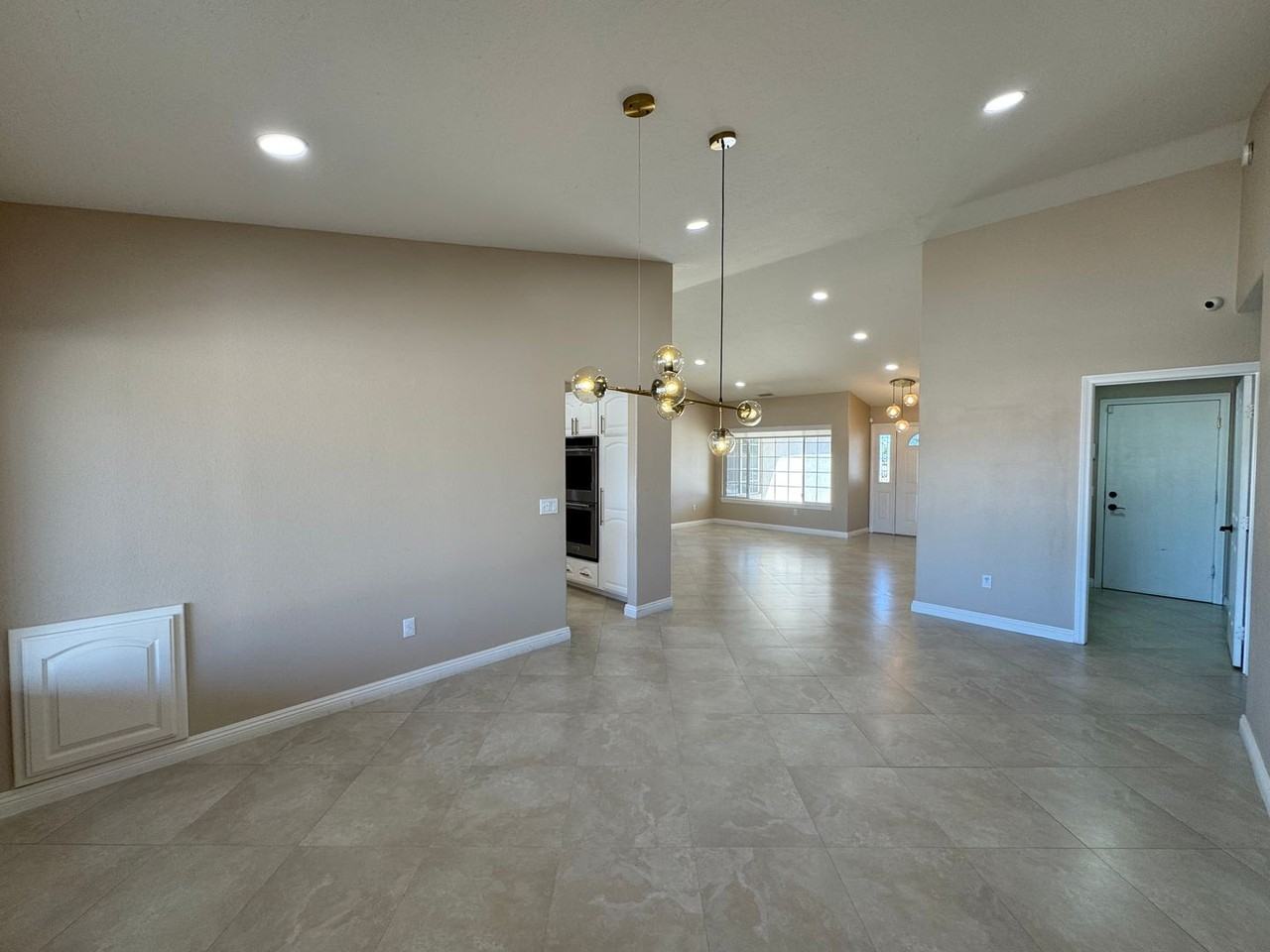 12552 Overlook Rd - Photo 4 of 49