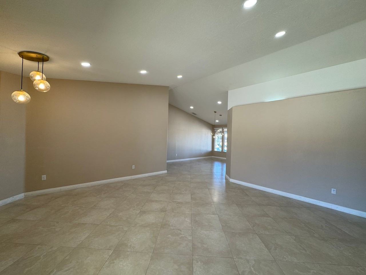 12552 Overlook Rd - Photo 5 of 49
