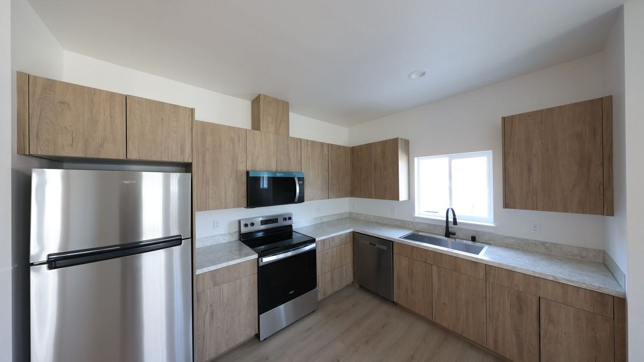 2707 Q Ave - Photo 3 of 9