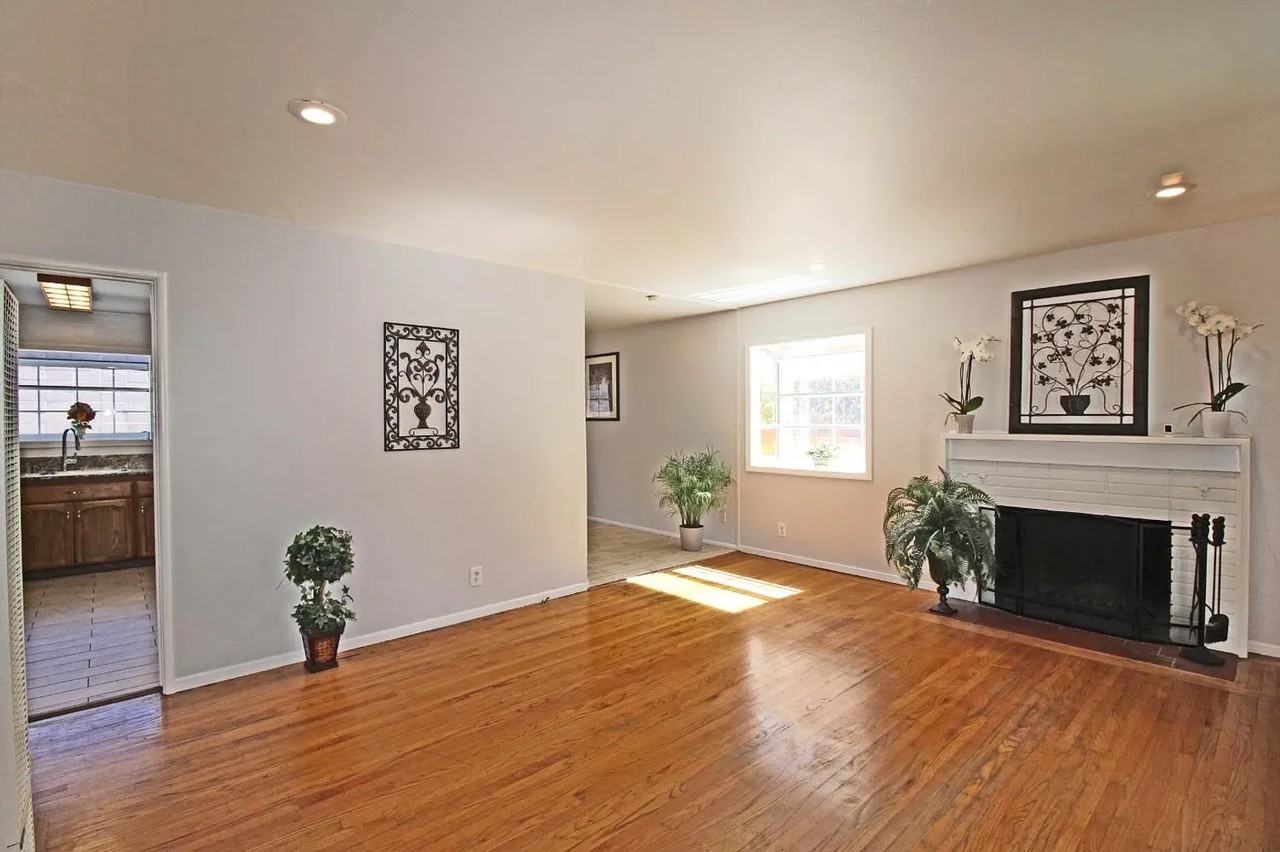 14864 Crosby St - Photo 2 of 16