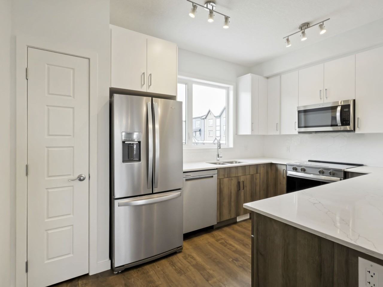391 Belmont Avenue SW, Calgary - Photo 2 of 13