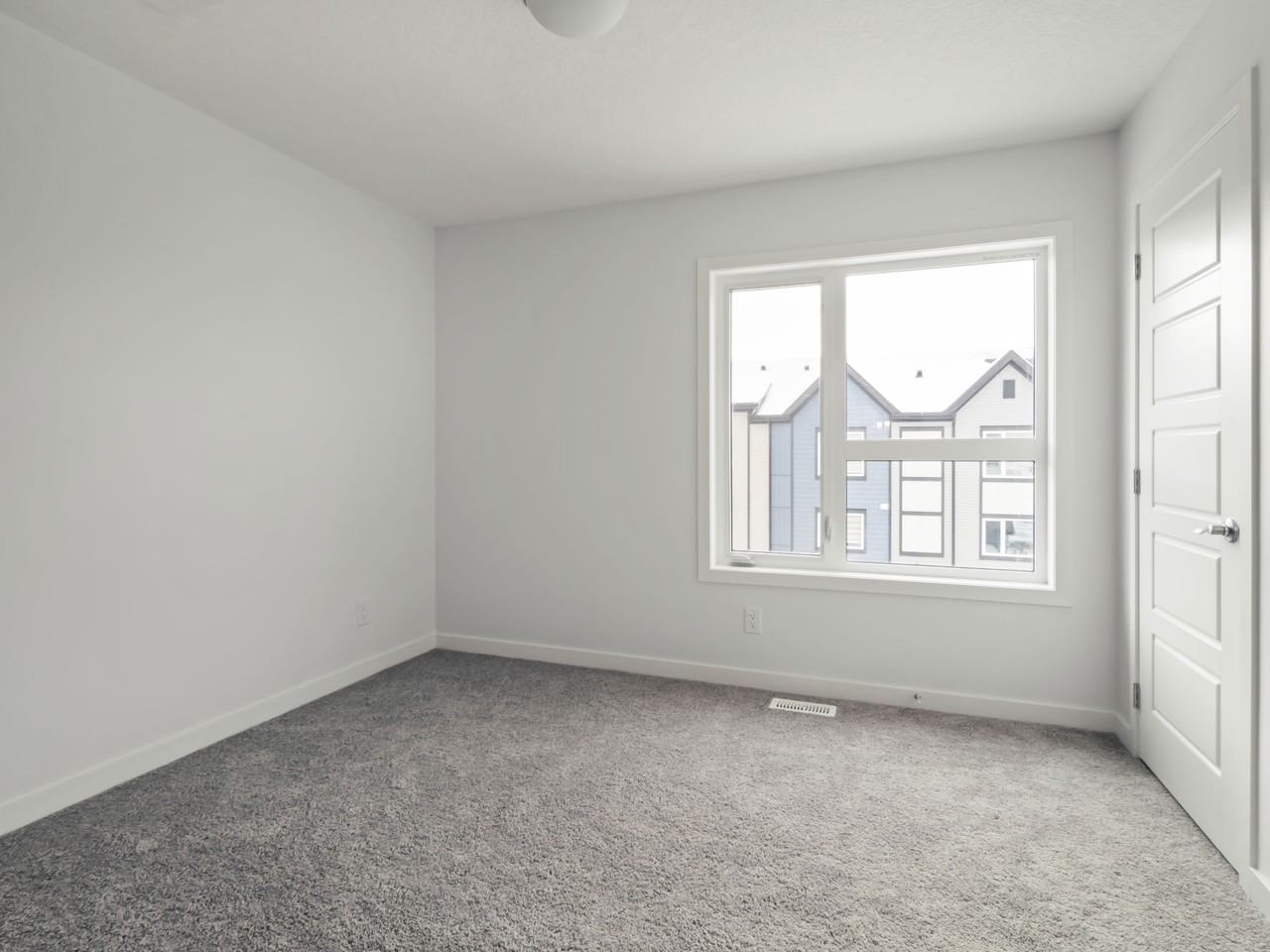 391 Belmont Avenue SW, Calgary - Photo 6 of 13