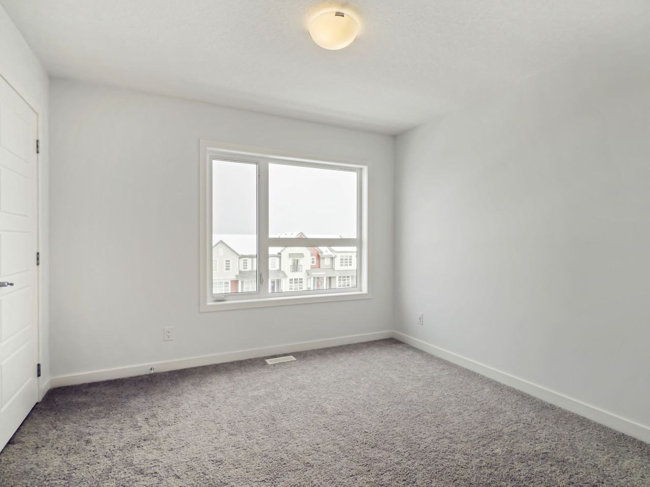 391 Belmont Avenue SW, Calgary - Photo 7 of 13