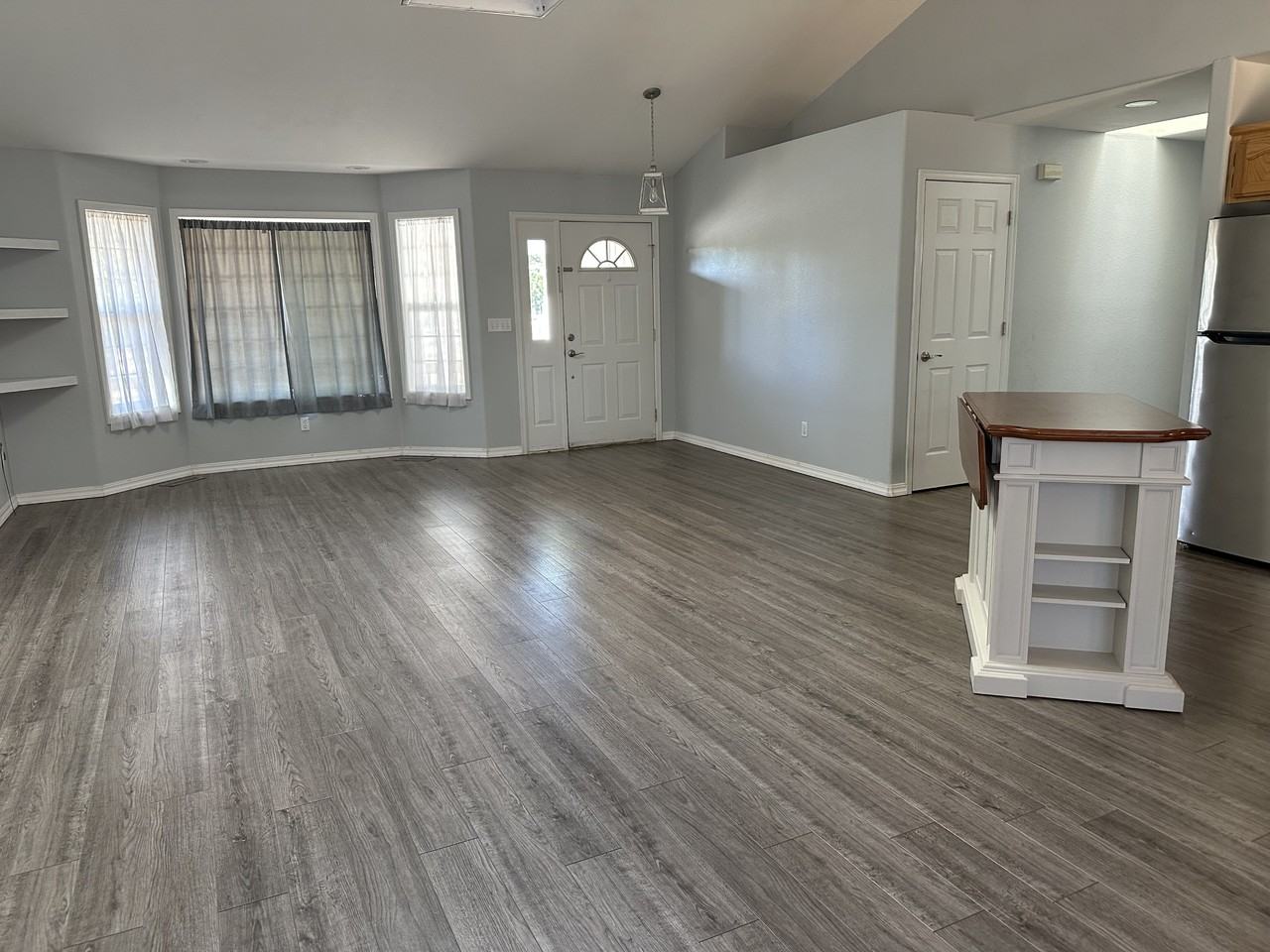350 Walnut Ln - Photo 4 of 23