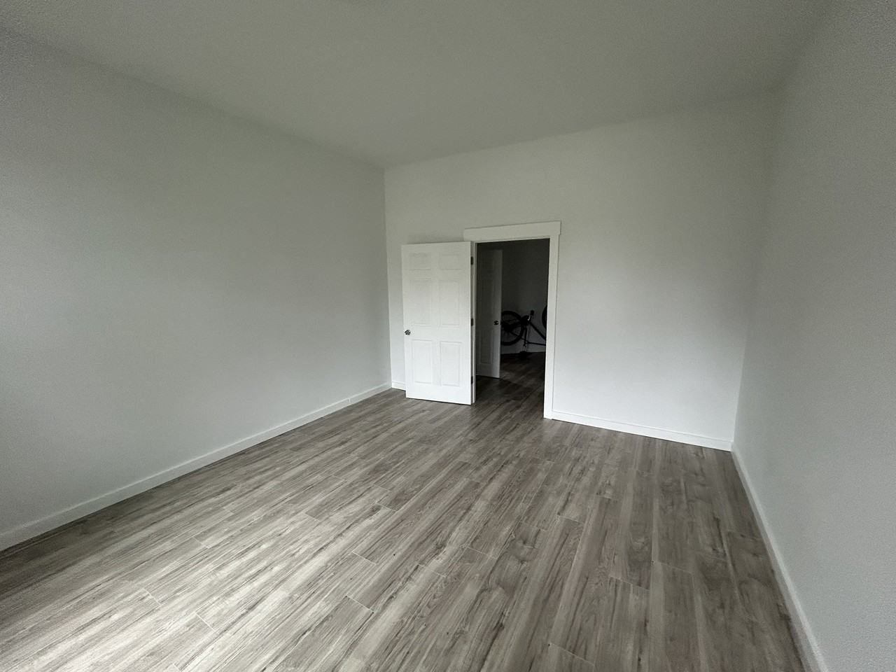 2400 N Sheridan Rd #B - Photo 4 of 20