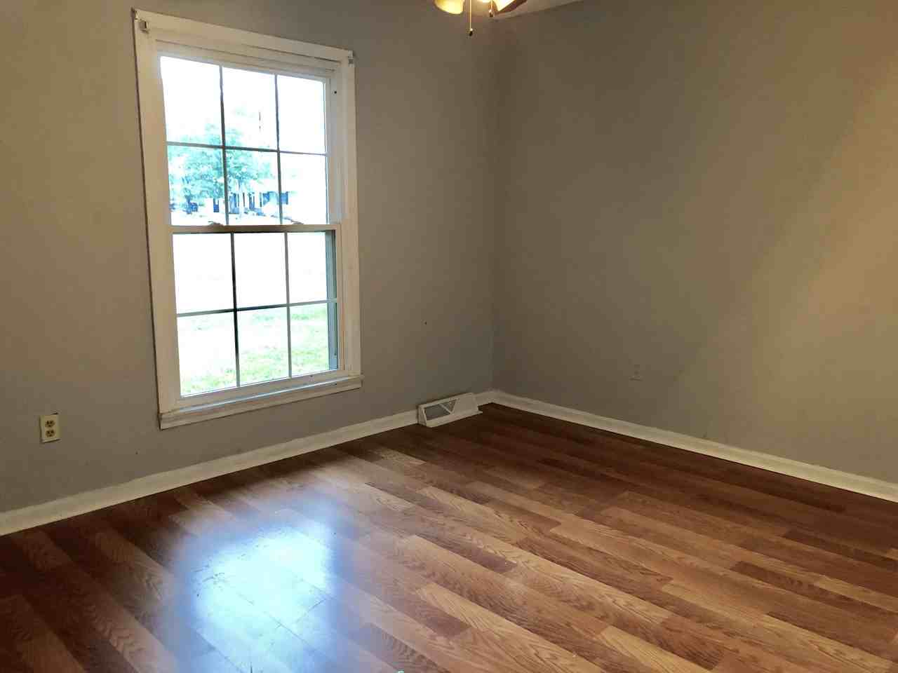 1250 Stratford Dr - Photo 4 of 7