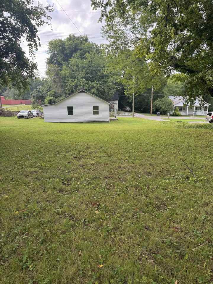 2911 Brooks Ave - Photo 3 of 11