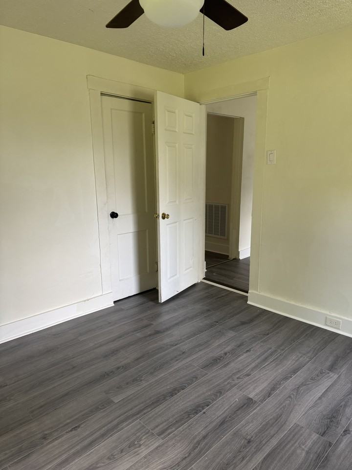 2911 Brooks Ave - Photo 7 of 11