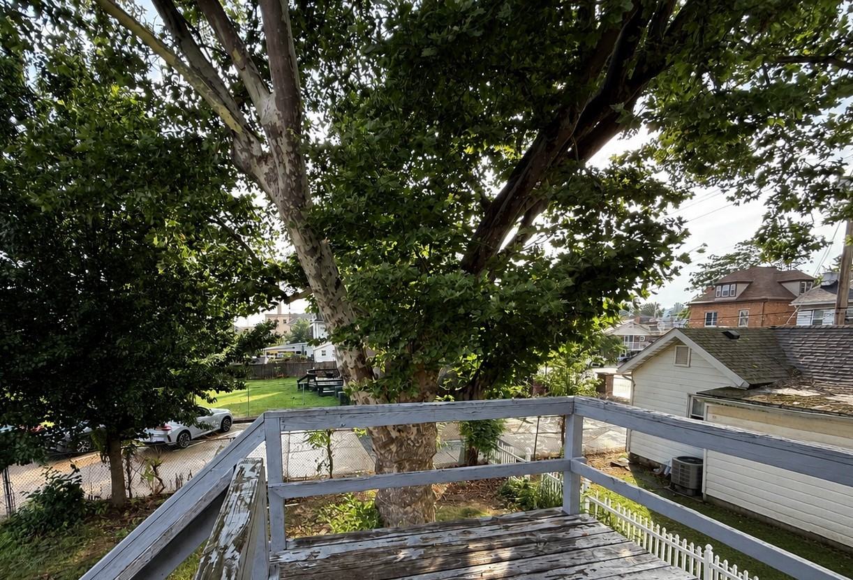 328 New York Ave - Photo 3 of 12