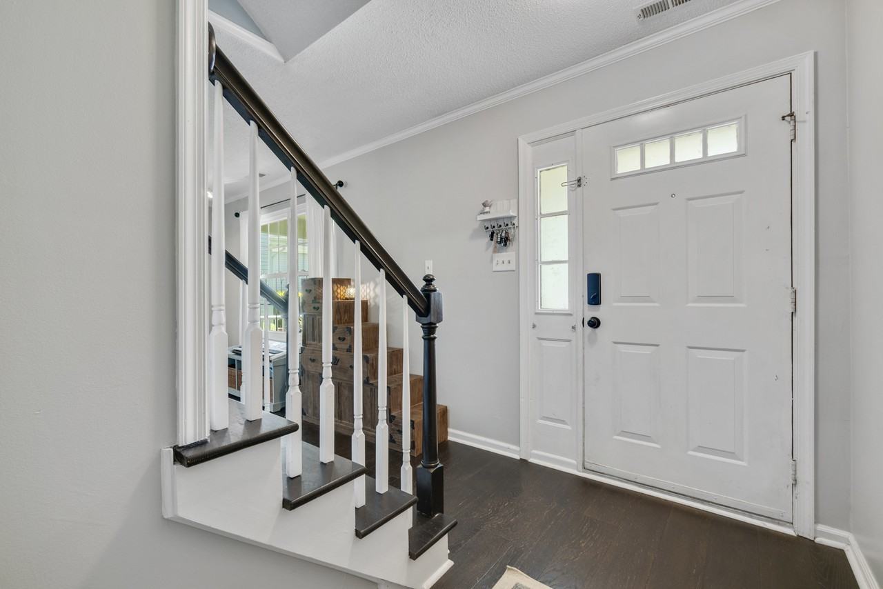 2612 Loudoun St - Photo 2 of 22