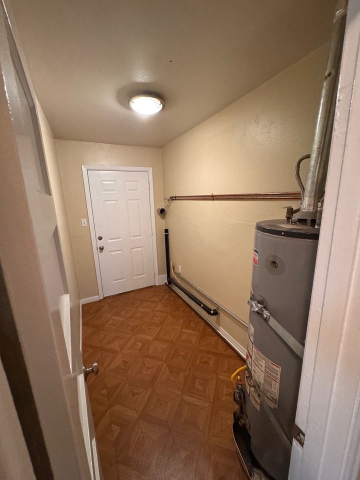 201 H St #B - Photo 6 of 15
