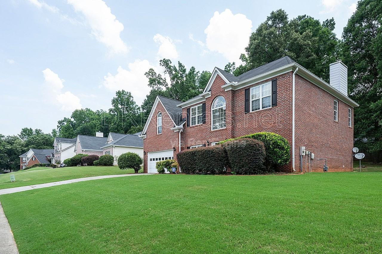 1540 Hampton Hollow Dr - Photo 2 of 40