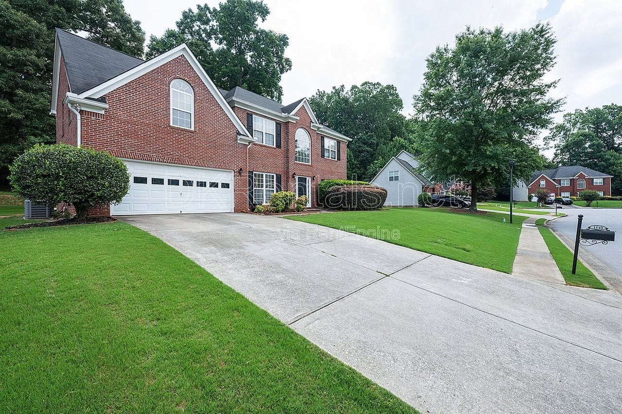 1540 Hampton Hollow Dr - Photo 3 of 40