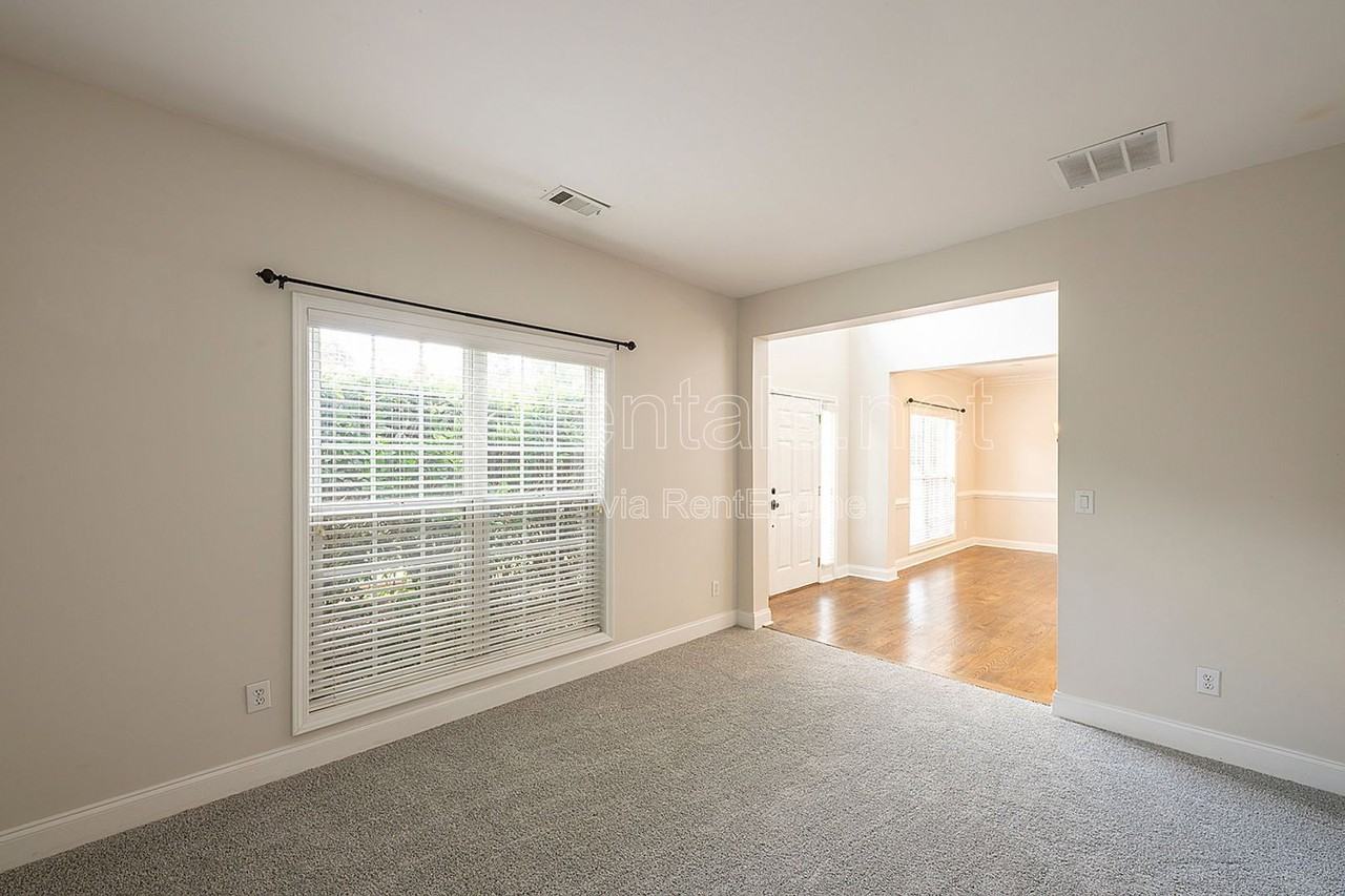 1540 Hampton Hollow Dr - Photo 5 of 40