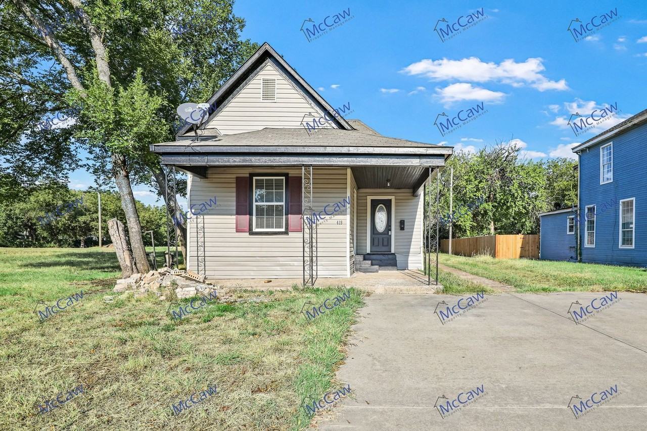 419 N Grand Ave #A - Photo 3 of 22