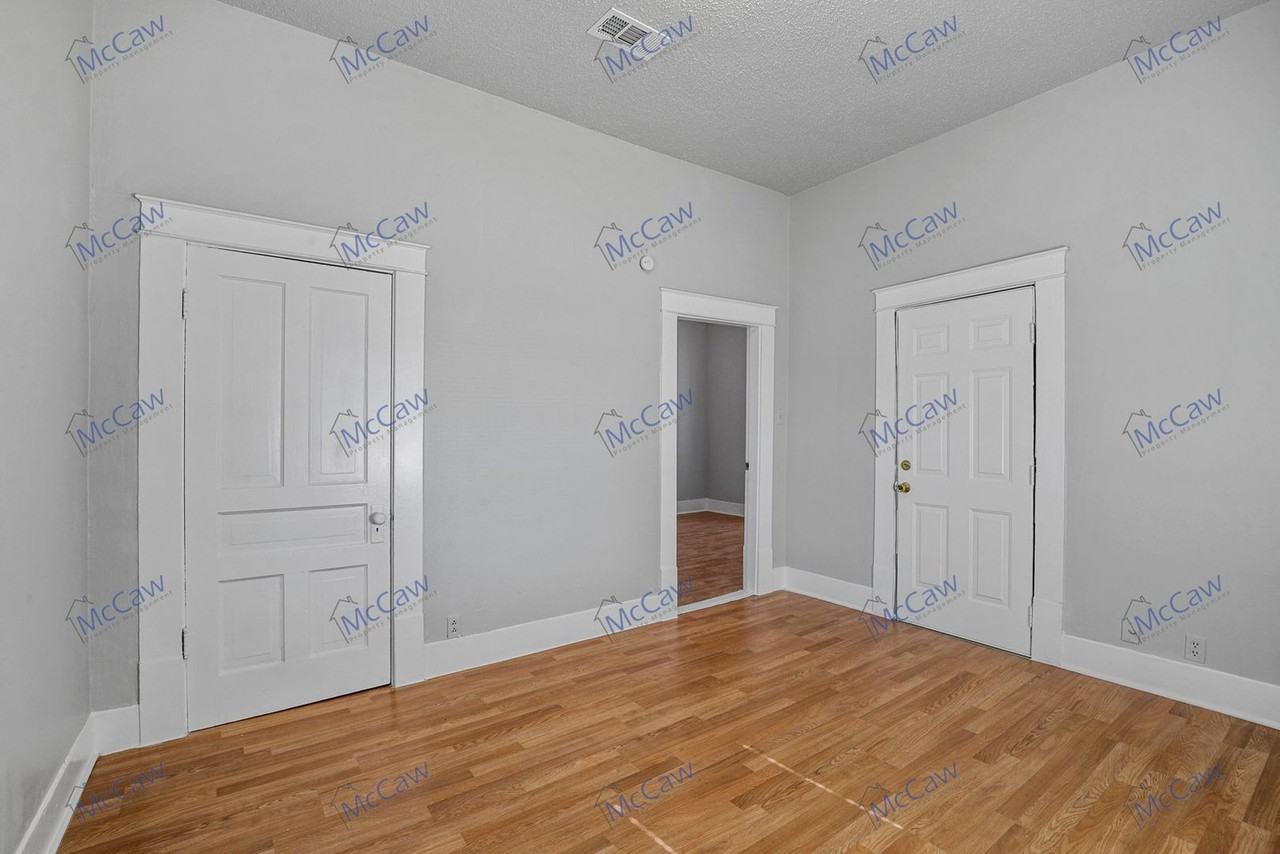 419 N Grand Ave #A - Photo 6 of 22