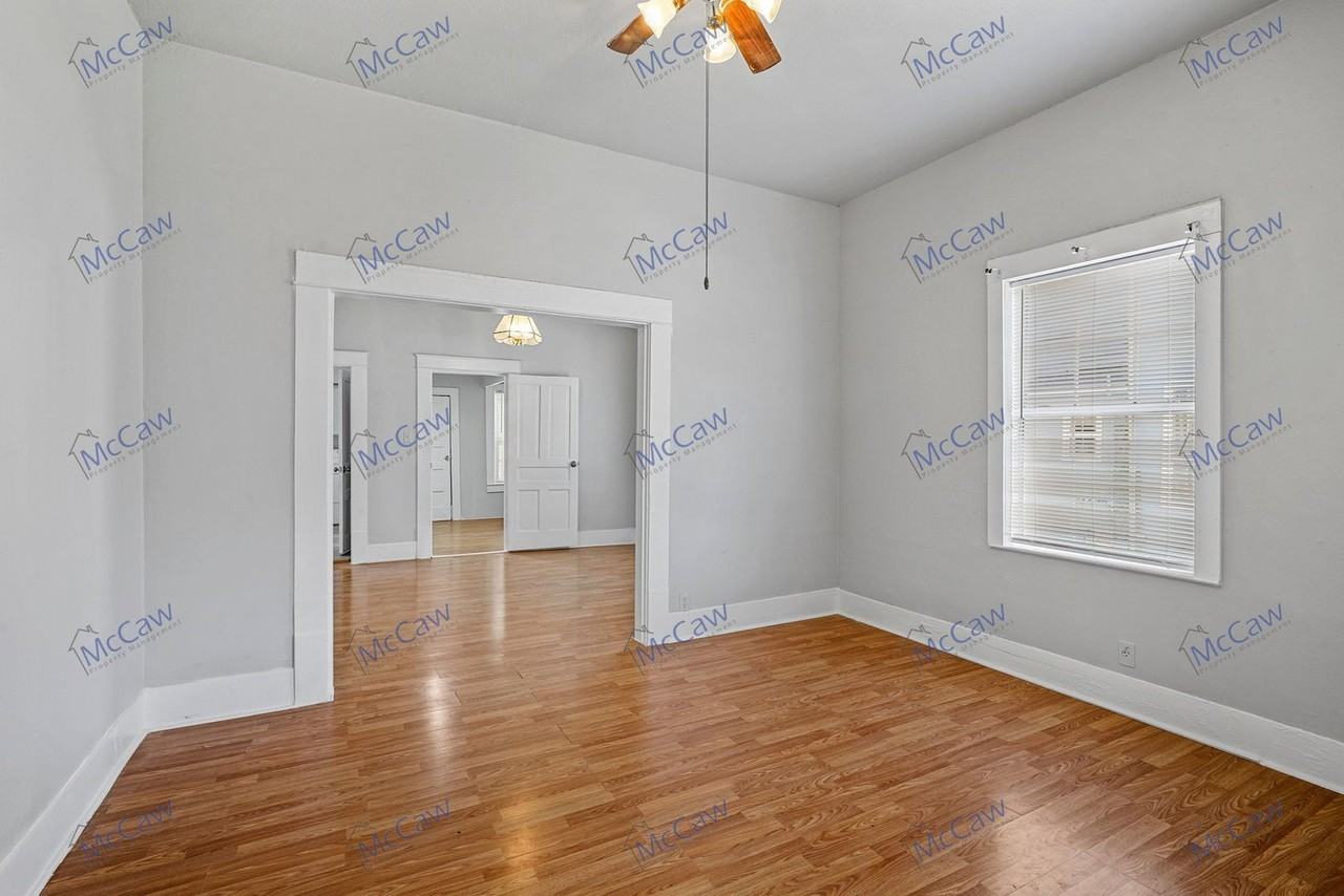 419 N Grand Ave #A - Photo 7 of 22