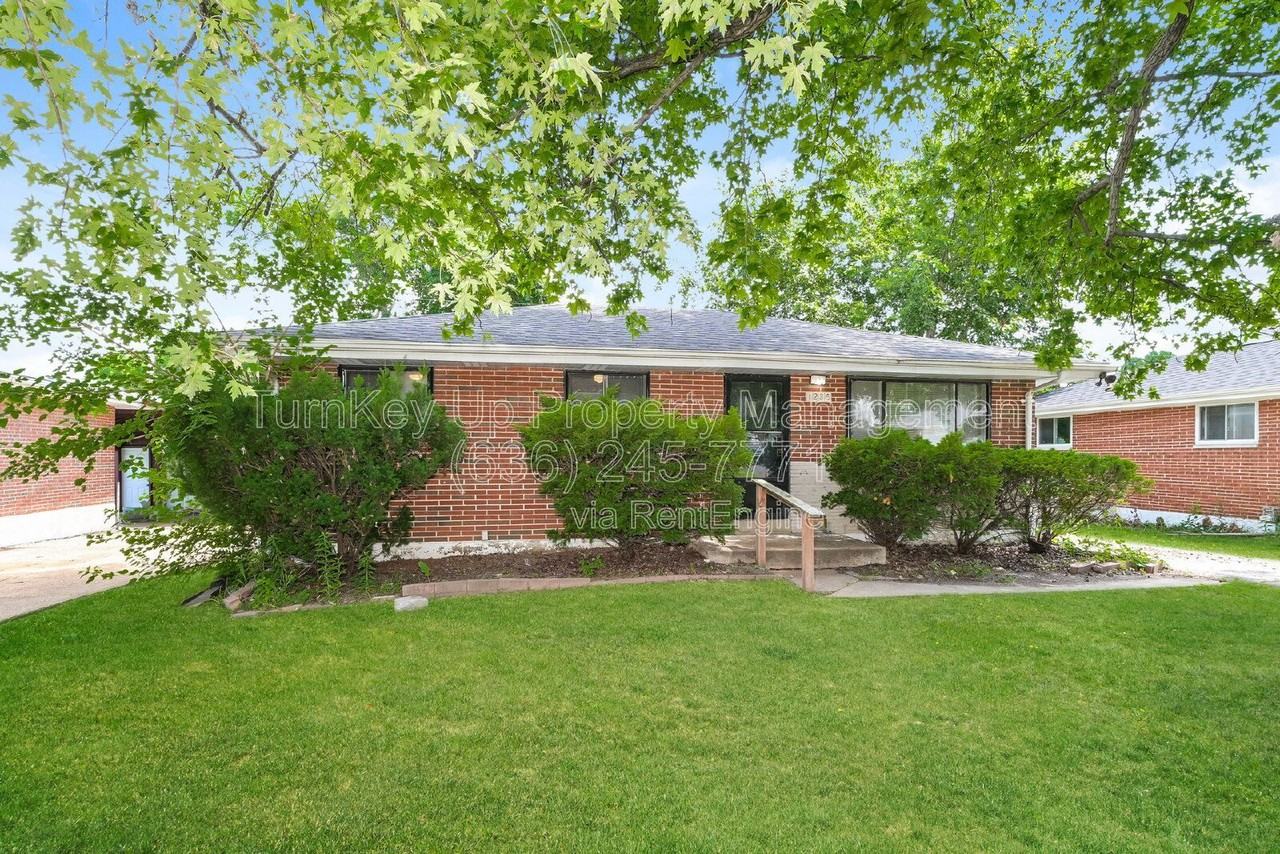 1225 Senate Dr - Photo 2 of 18