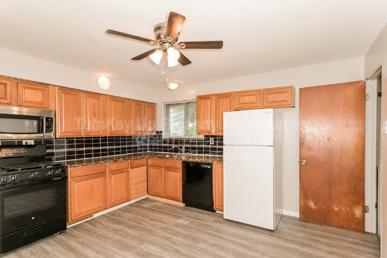 1225 Senate Dr - Photo 3 of 18
