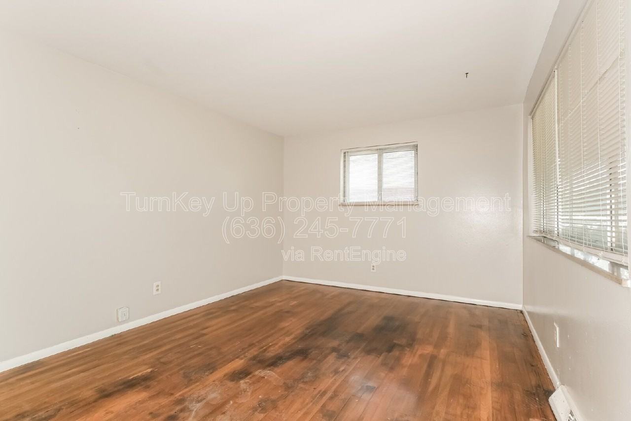 1225 Senate Dr - Photo 5 of 18