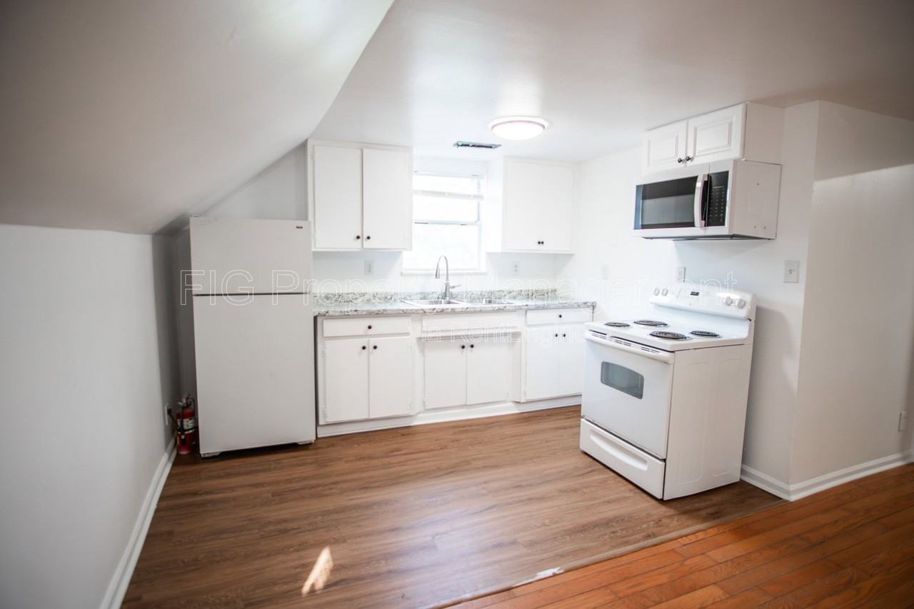 415 Watauga Dr #B