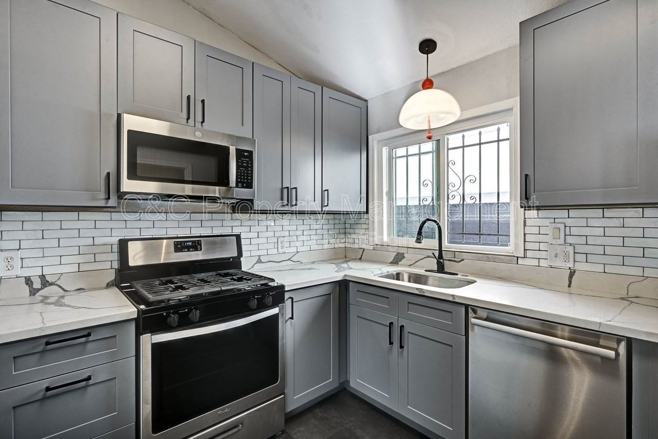 1783 11th St #B - Photo 2 of 38