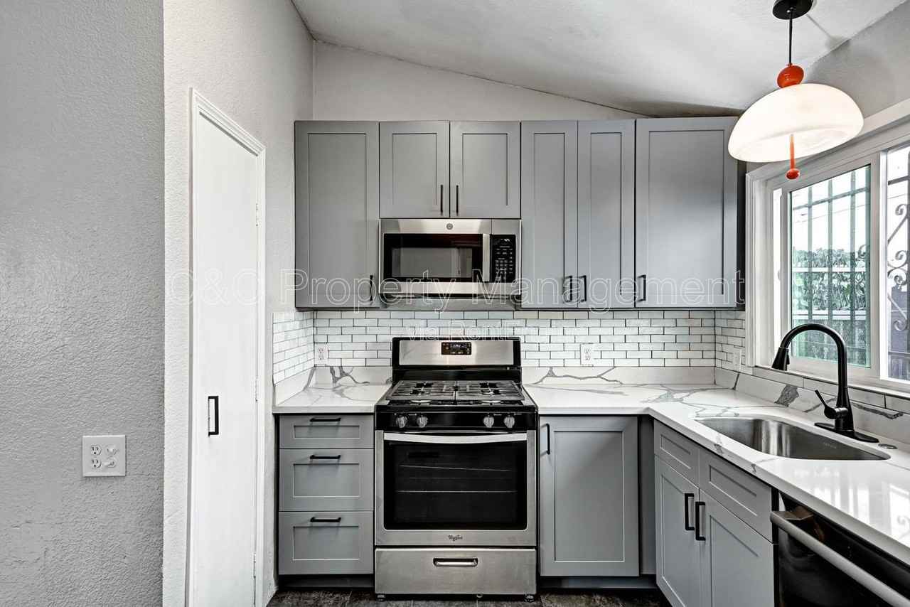 1783 11th St #B - Photo 3 of 38