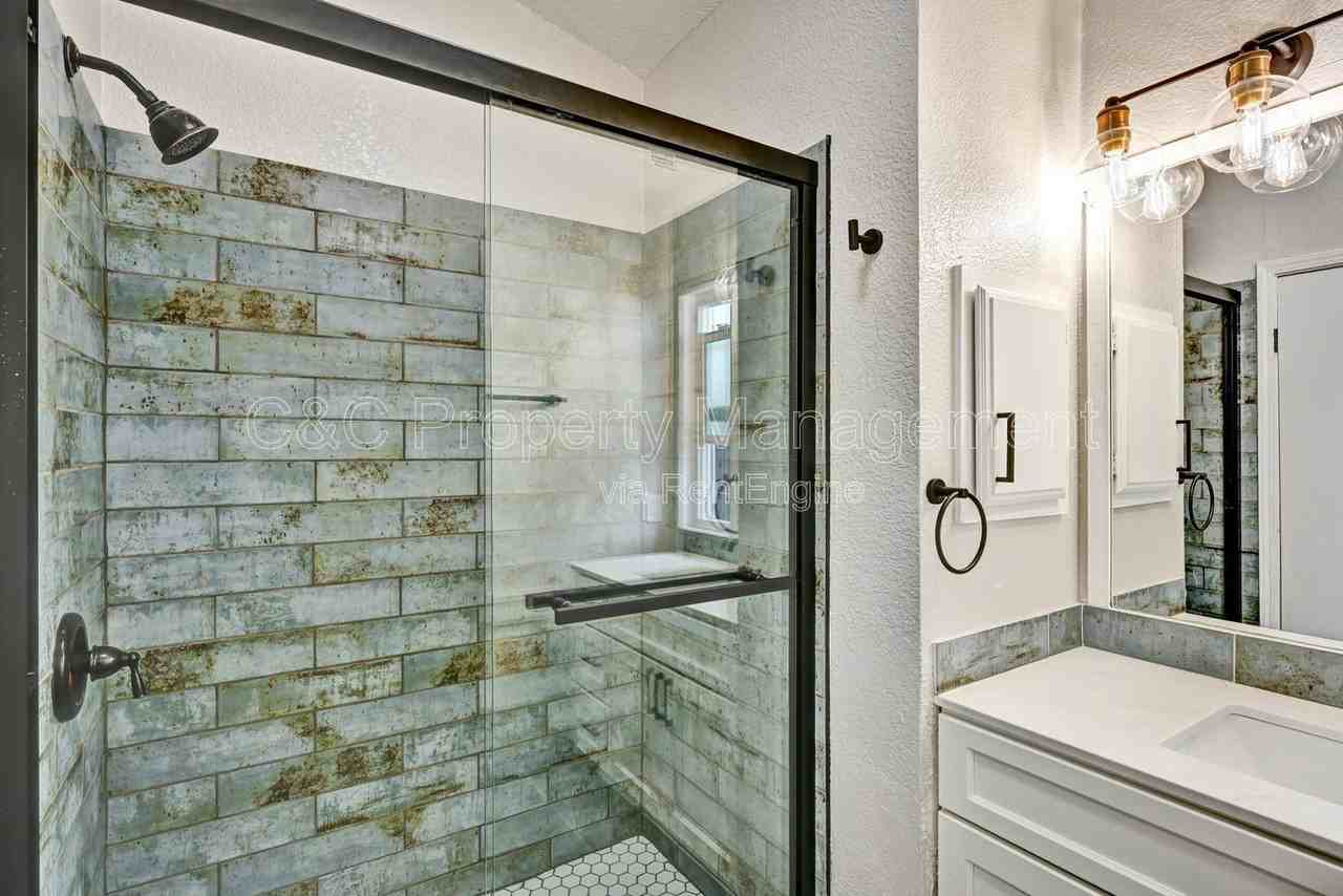 1783 11th St #B - Photo 6 of 38